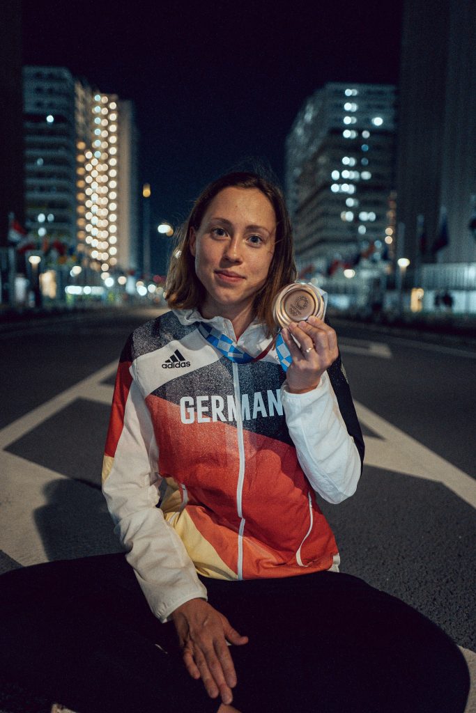Sarah Wellbrock mit ihrer Bronze-Medaille bei den Olympischen Spielen von Tokio.