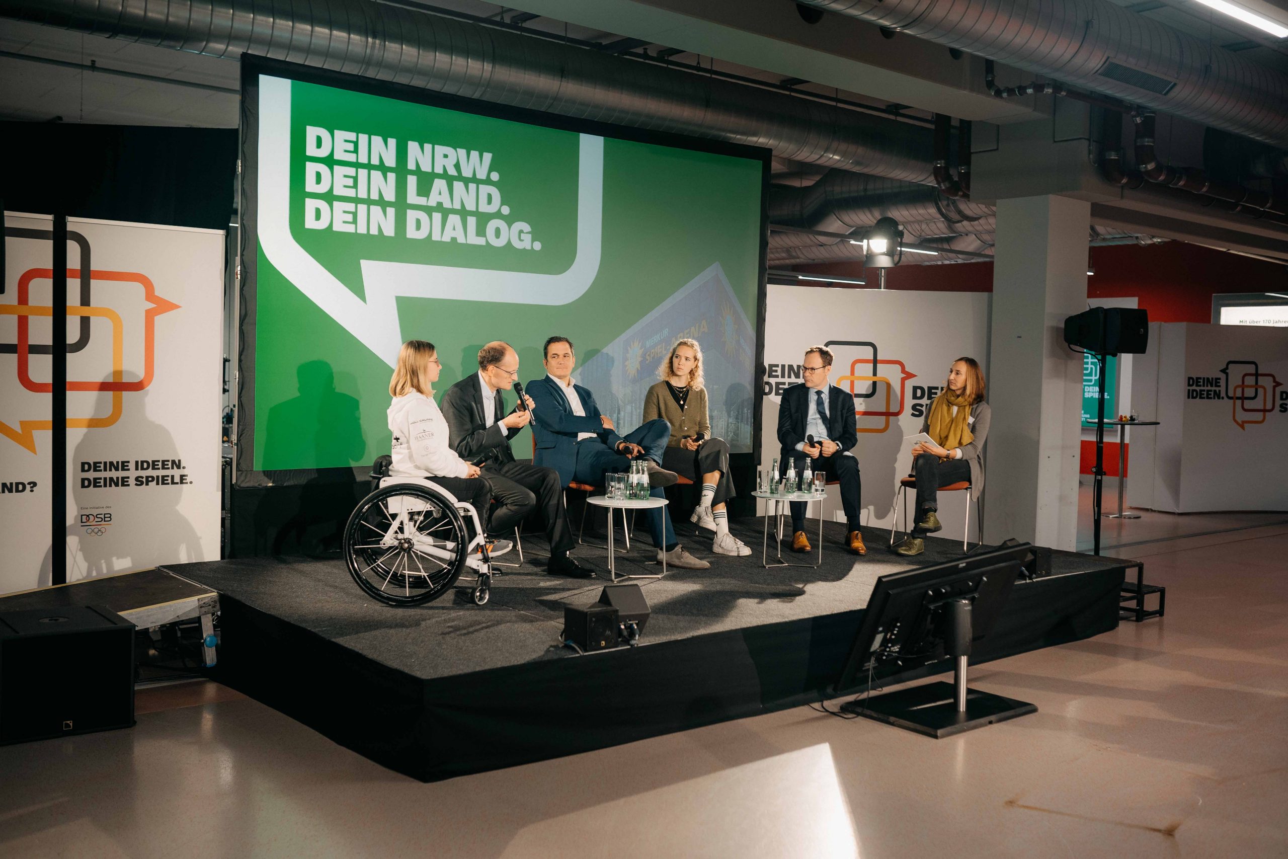 Das Panel beim Dialogforum in Düsseldorf.